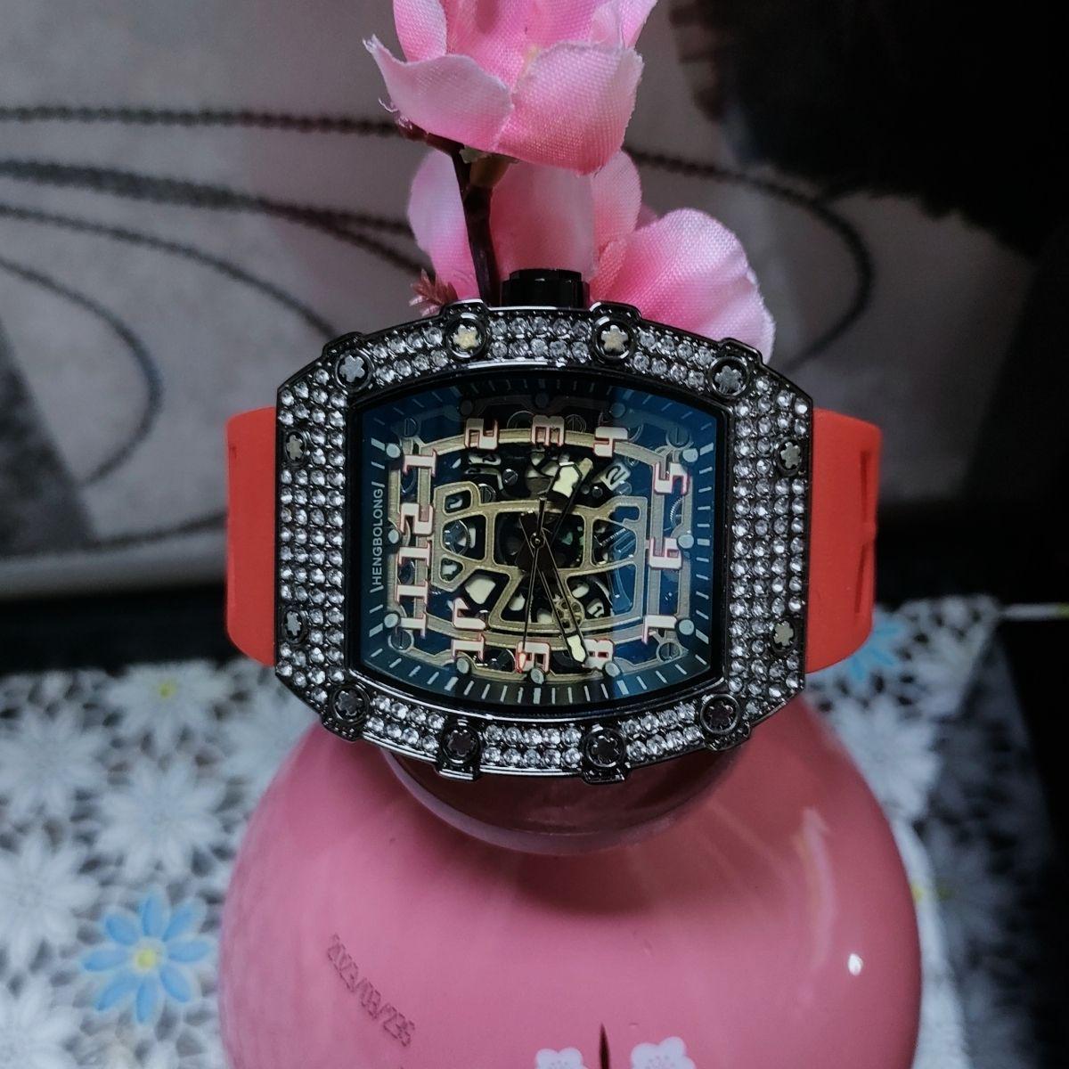 

Мужские кварцевые часы бочкообразной формы из силикона с модным дизайном, полностью инкрустированные бриллиантами