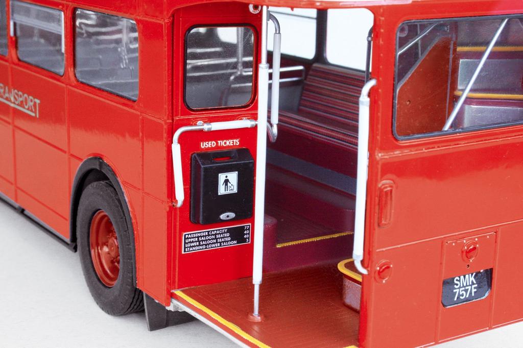 Deutsches Niveau London Bus R07651 Plastikmodell 1/24