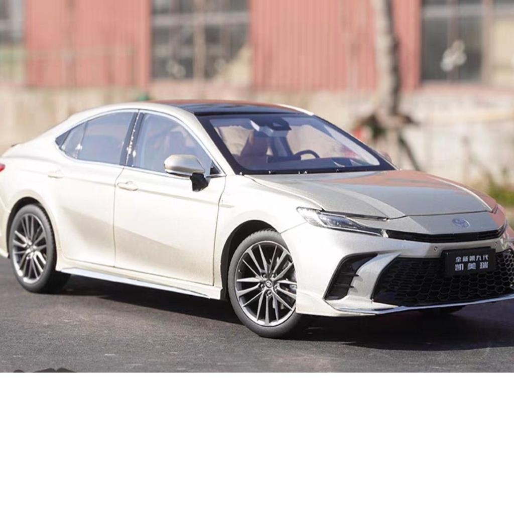 1:18 2025 CAMRY High Simulation Diecast Car Metal Alloy Model Car Toys For Children Gift Collection