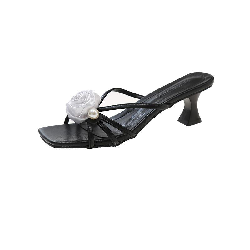 Fashion Hot Selling Summer 2025 New Pearl Flower Fashionable Versatile Square Head French Lady High Heel Roman Sandals Women Slippers