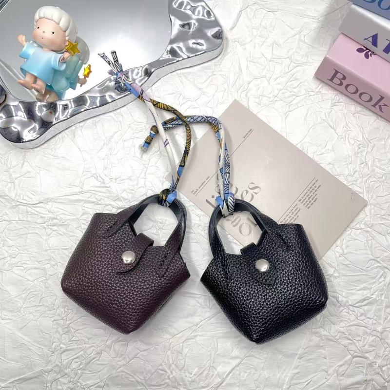 1Pcs Creative Bluetooth Earphone Bag Mini Cute Basket Bag Pendant High-Grade Leather Car Keychain Small Items Handbag