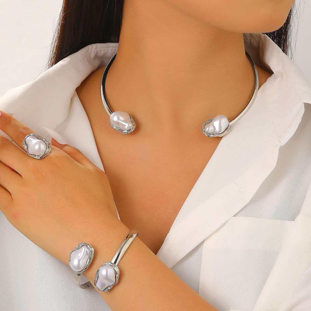 Baroque Pearl Choker - European & American Style with Irregular Design, Simple Metal Open Necklace
