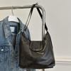Vintage underarm tote bag female college student class commuter shoulder bag 2025 autumn and winter niche casual women's bag black