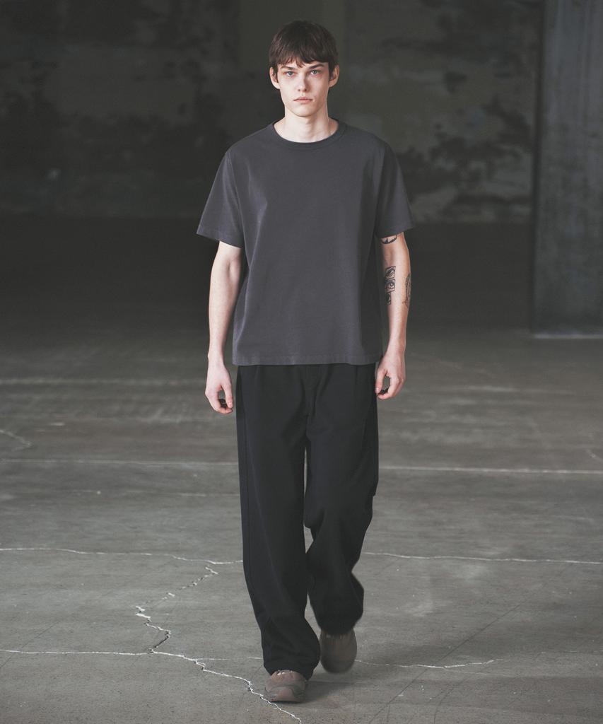INSILENCE Damaged Tuck Sweatpants Black