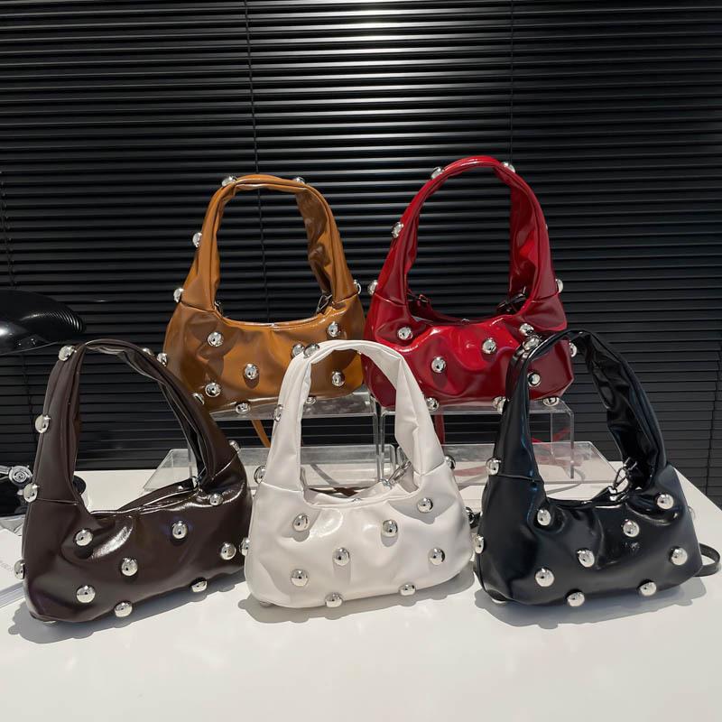 2025 New Women's Bag Korean Version Fashion Rivet Personality Fashion Niche Shoulder Bag Ins Internet Celebrity Crossbody Armpit Bag