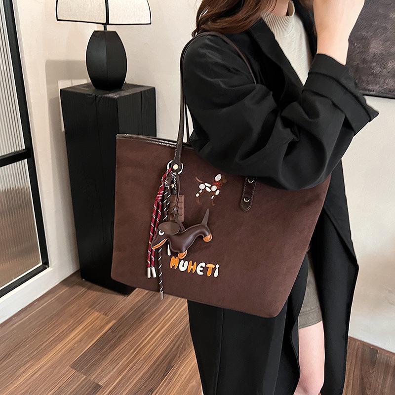 

2024 Женская сумка-тоут большой вместимости через плечо - стильная сумка для колледжа и поездок на работу Brown. 32*15*28 коричневый