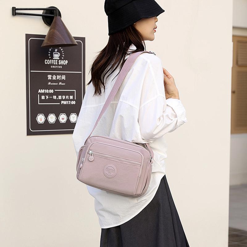New women's fashion trend shoulder bag outdoor casual messenger bag multi-layer mother bag