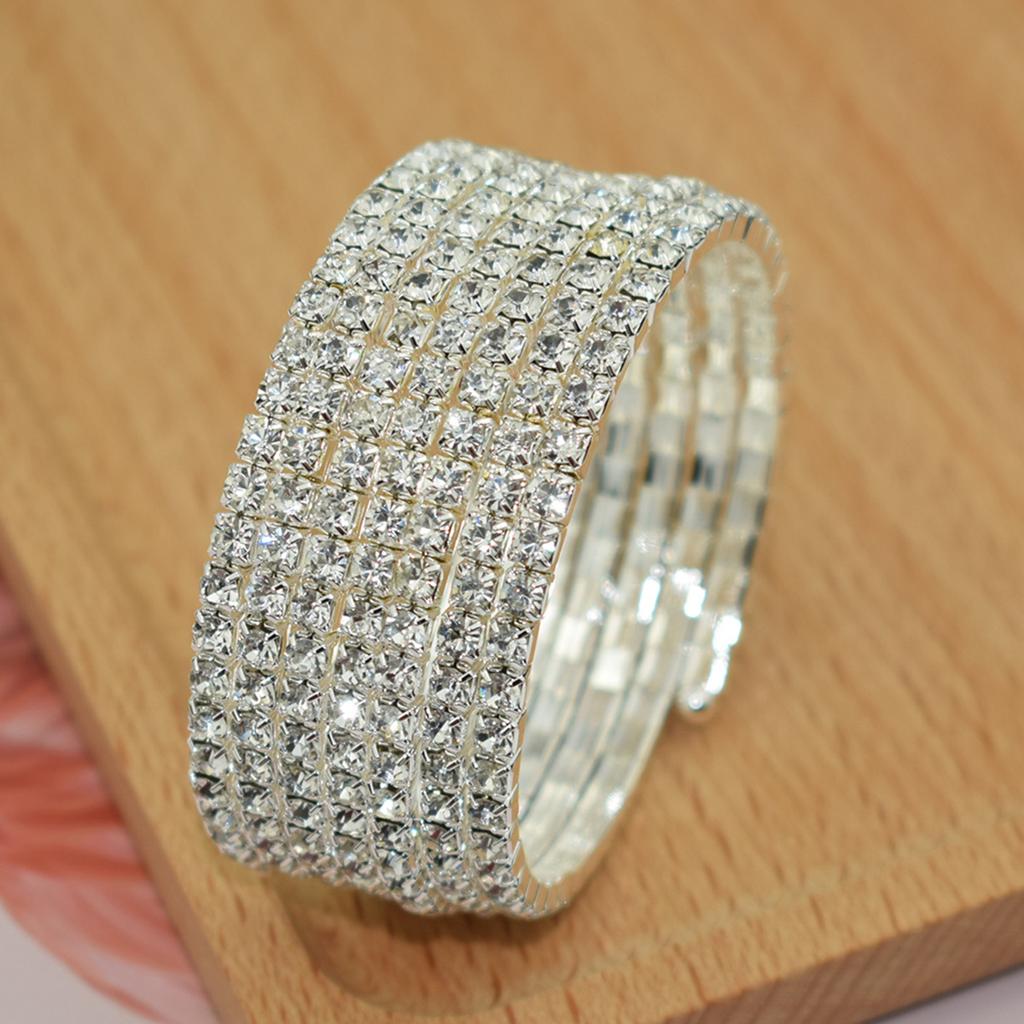 A simple and fashionable five-layer water diamond elastic arm chain for Valentine's Day and New Year's gift, suitable as a wedding bridesmaid bracelet