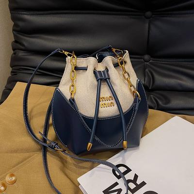 Borsa a mano patchwork dal design di nicchia borsa da donna nuova tendenza moda borsa a secchiello borsa a tracolla singola messenger di alta gamma