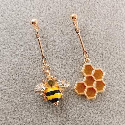 Fashionable Honeycomb Hexagonal Enamel Earrings Honeycomb Bee Irregular Earrings Simple