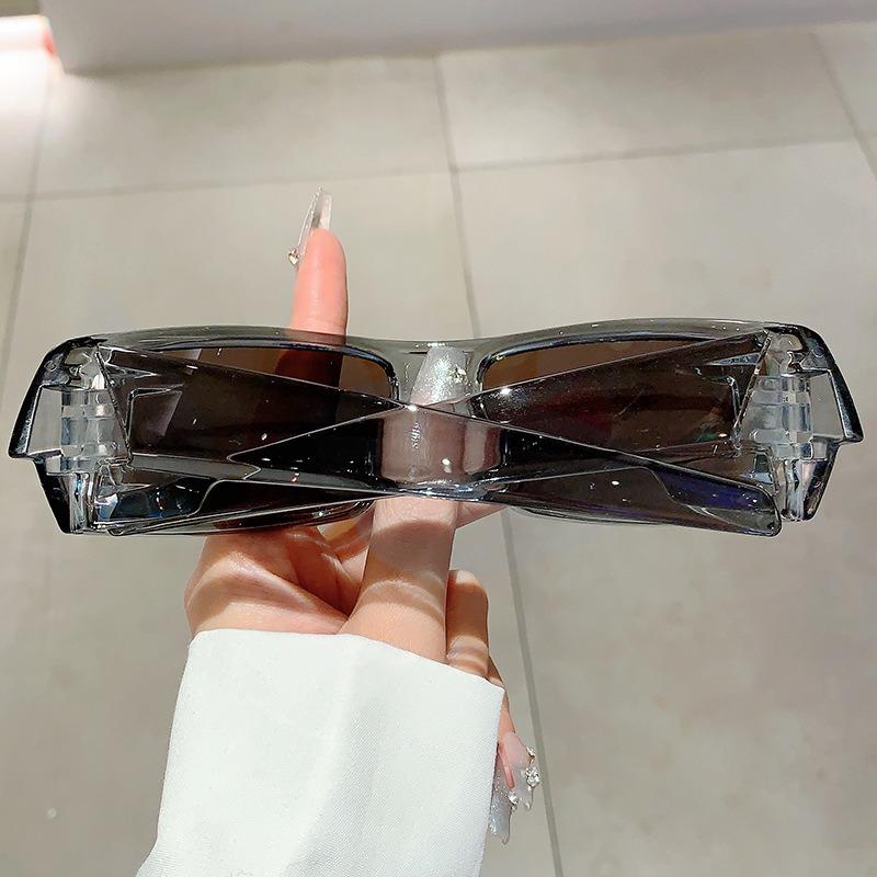 Y2k Punk Sunglasses Cool for Women Luxury Men Outdoor Sports Fashion Wrapped Round Trend Brand Design Shade Eyewear