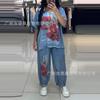 Ensemble de survêtement deux pièces ample pour femme, col rond, demi-manches, imprimé libellule et floral sur le haut, pantalon jogger à poignets élastiques, tenue décontractée aspect denim
