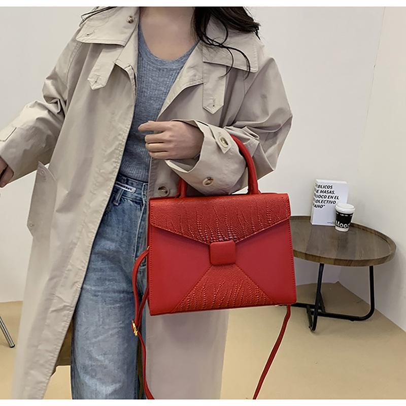 Fashion High-end Leather Texture Tote Bag Design Sense Commute All-matching Light Luxury Shoulder Bag Women's Pop Crossbody Bag