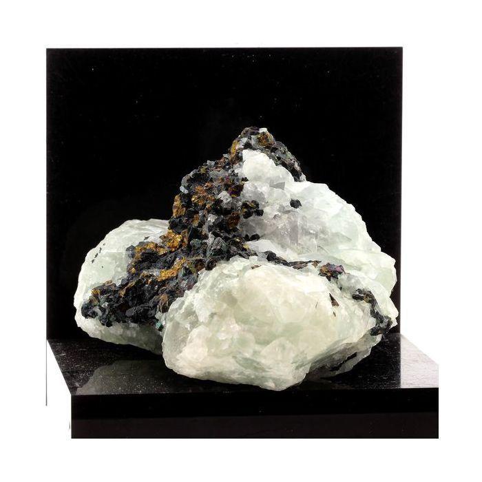 Pierres et Minéraux. Chalcopyrite + Fluorite. 3136.00 ct. Le Burg Mine, Tarn, France.