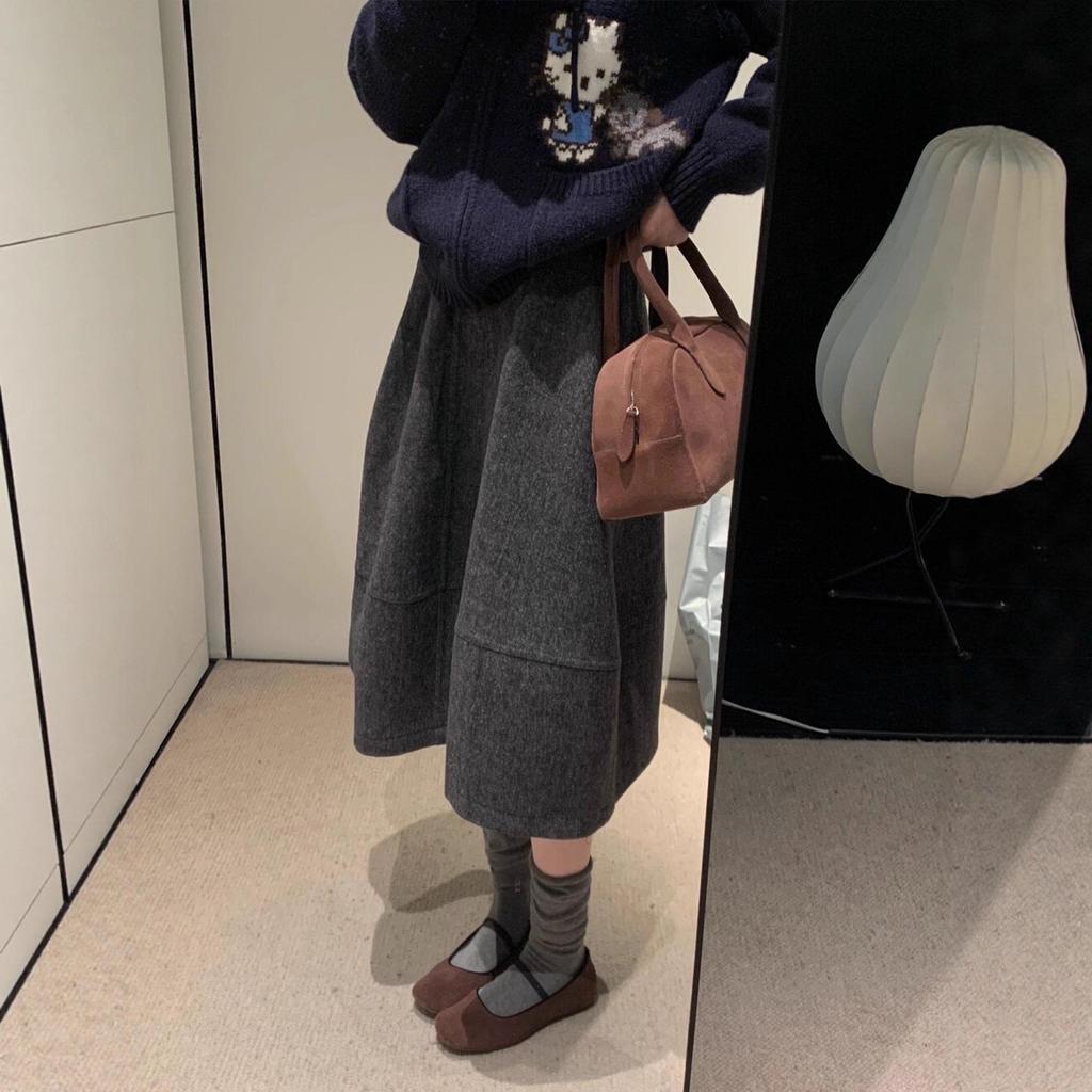 Highly Recommended! Women's Retro Woolen Pleated Slim-Fit Mid-Length Skirt, Korean Minimalist Style for Autumn/Winter.