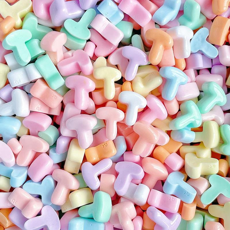 20 Stück Mini-Buchstaben Gemischte Harz-Accessoires ABCD Englische Buchstaben-Aufkleber DIY Sahne-Kleber Handyhülle Haarspangen-Dekoration Zubehör