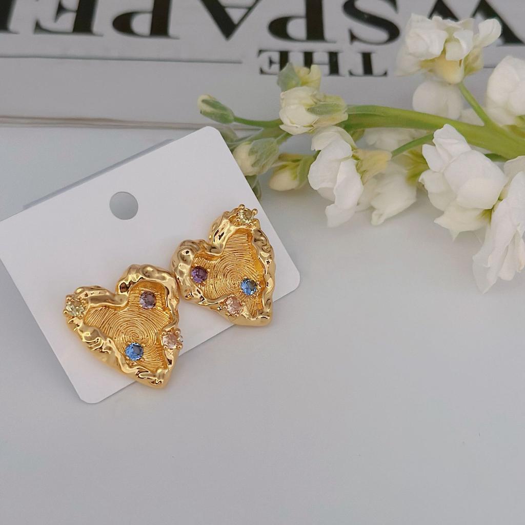 Fashion Medieval Round Love Earrings Retro Metal Stud Earrings Temperament Light Luxury Earrings Women