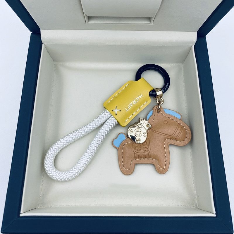Handmade Leather Car Key Chain Pendant, Exquisite and Simple, Personalized Key Chain Rope for Men and Women