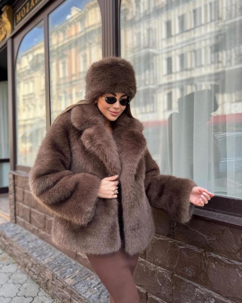 Damski zimowy płaszcz ze sztucznego futra lisa z kołnierzem garniturowym
