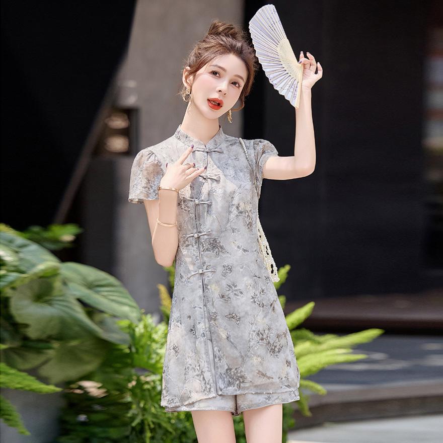 Suit Women's  New Fashion and Thin Jacquard Short-sleeved Top and Shorts Two-piece Trendy Set