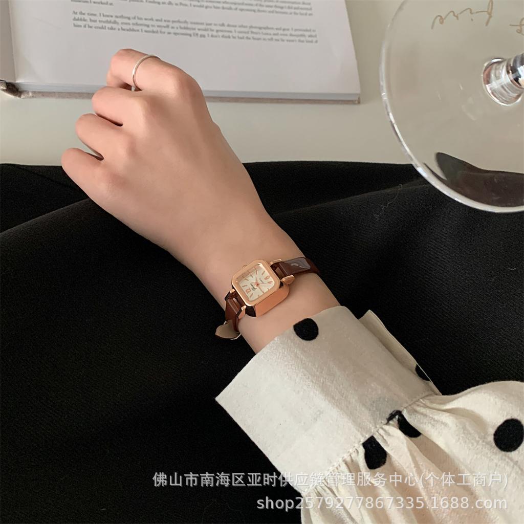 Square Milk Small Square Candy Watch Women'S Retro Light Luxury Simple Temperament Leather Thin Belt Small Temperament Student Watch