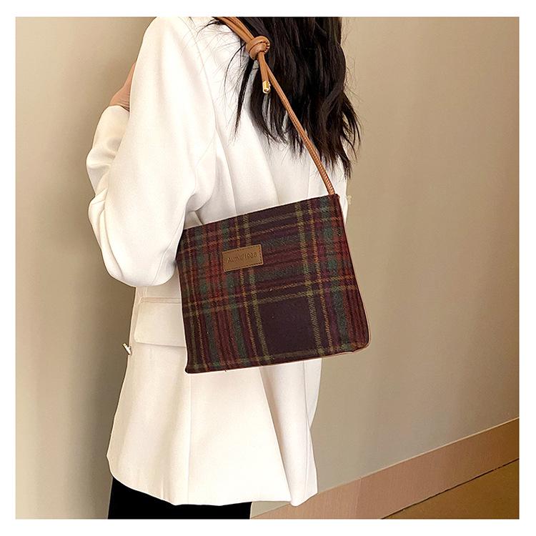 2024 Women's Retro Plaid Woolen Crossbody Bucket Bag - Large Capacity Autumn/Winter Shoulder Tote