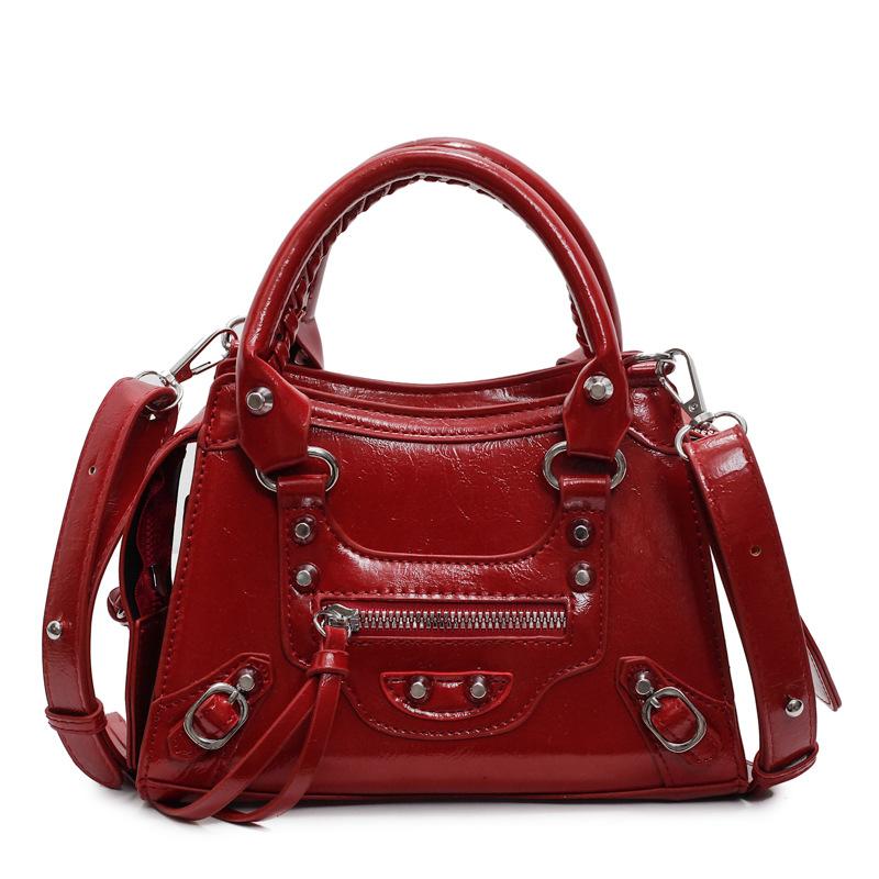 Women's bag 2025 new Korean version fashion rivet shoulder locomotive bag personalized trend messenger small square bag pu