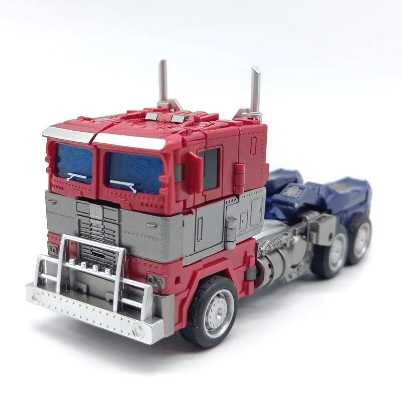 Baiwei TW-1027 Cybertron Commander Car Robot Model