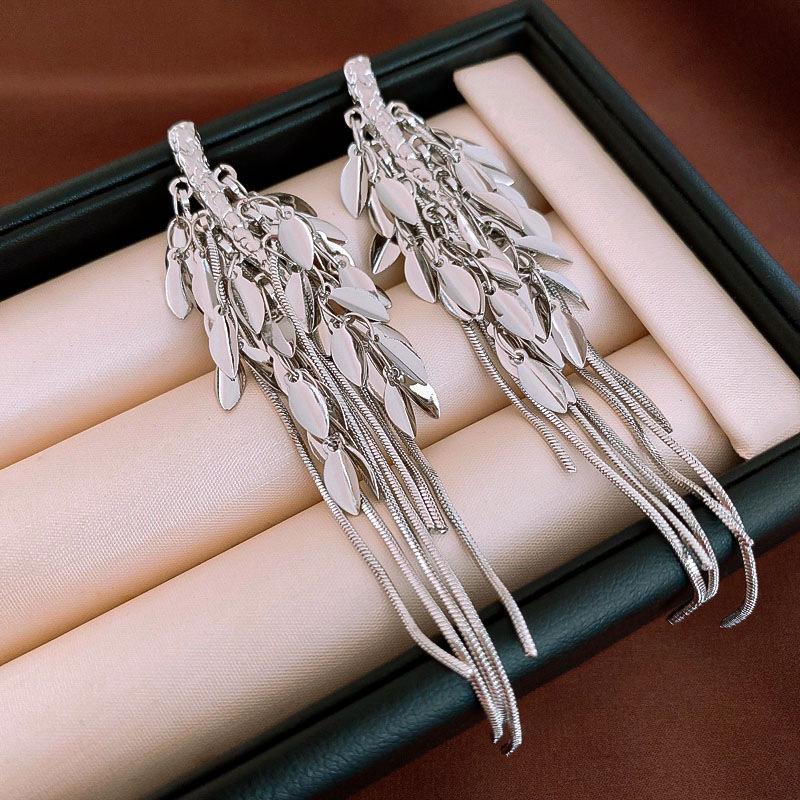 

European and American Silver Needle Wheat Ear Fringed Earrings Niche High-end Stud Earrings Cold Wind Versatile Temperament Earrings