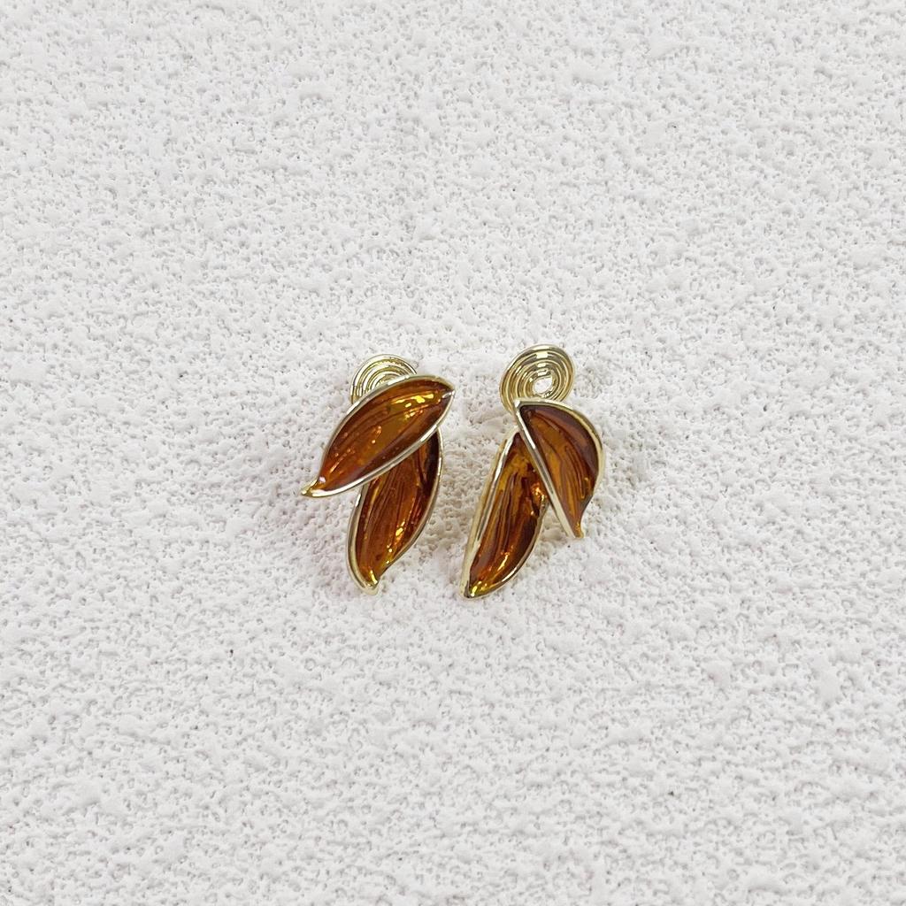 Vintage French Pearl No-Pierce Earrings: Elegant Luxury Clip-ons for Women