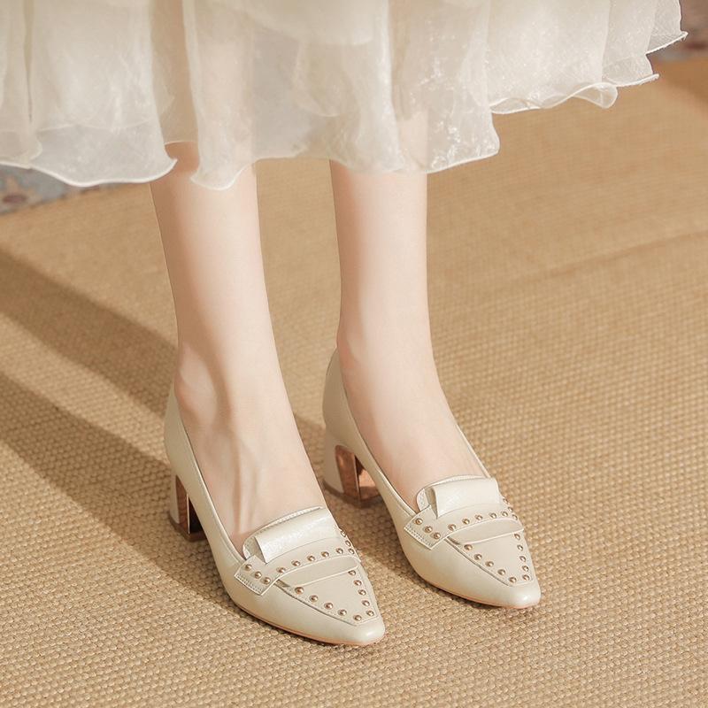 

Niche high-end sense commuting comfortable thick heel single shoes women s low heel spring and autumn rivet high heels 39