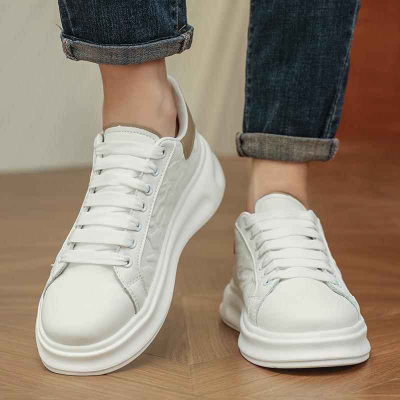 Mode Sportliche Board-Schuhe Dicke Sohle Komfort und hochwertiger Stil Freizeit Outdoor Street Junge, gutaussehende Alltagsschuhe Neu weiß