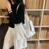 Large Capacity Tote Bag Women's 2026 Spring New Fashion Retro Sense Light Luxury Shoulder Armpit Bag