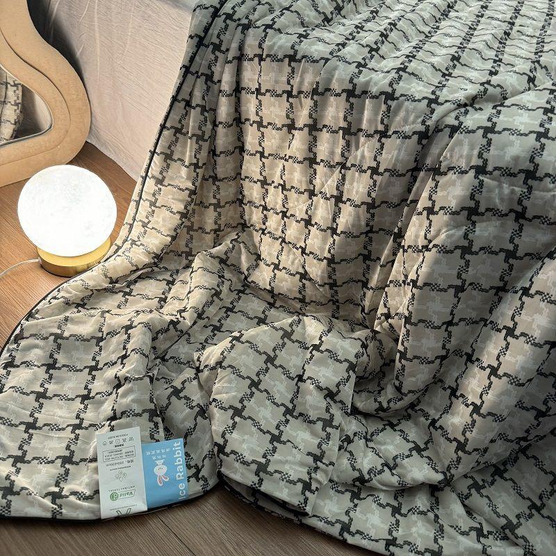 

Прохладное одеяло, летнее одеяло, европейский легкий роскошный стиль, бабочка, замороженный шелк, супермягкое одеяло для двоих с кондиционером, односпальное 150x200 1pcs