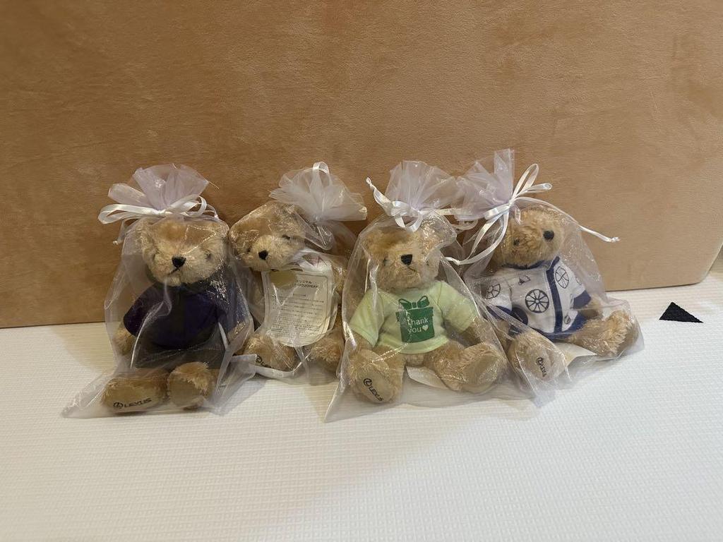 [USED] Assortment of 4 Lessus Teddy Bears