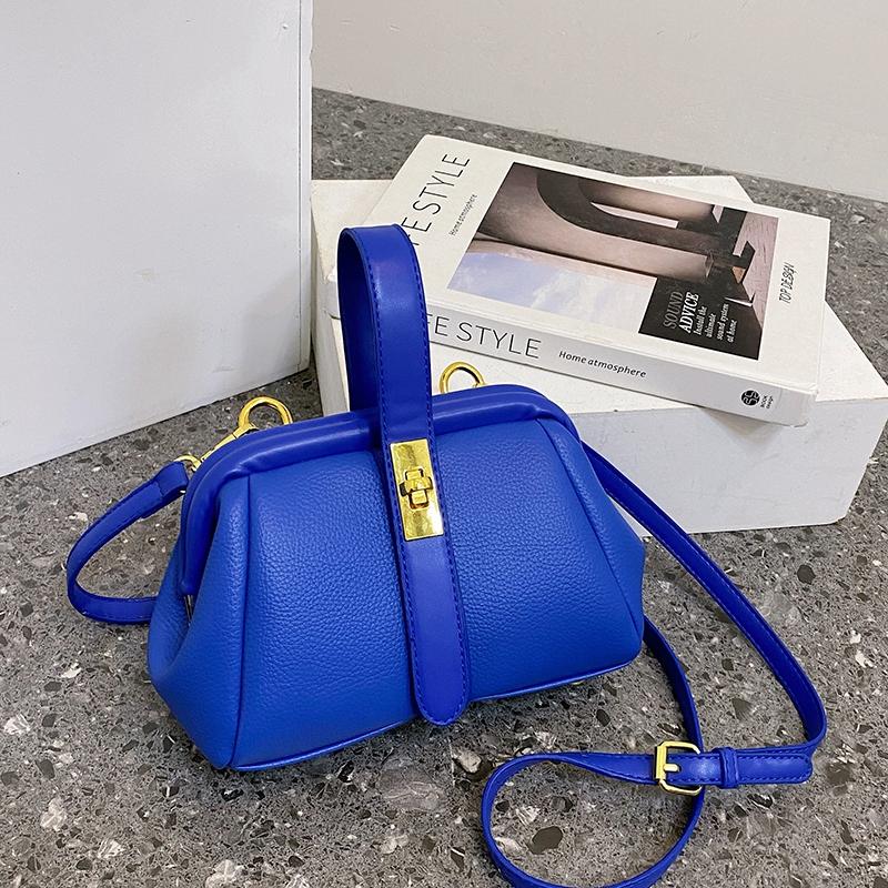 

Fashionable Shell Handbag Women s Mini Shoulder Bag 2026 Stylish Personalized Crossbody Bag for Ladies Trendy Handbag