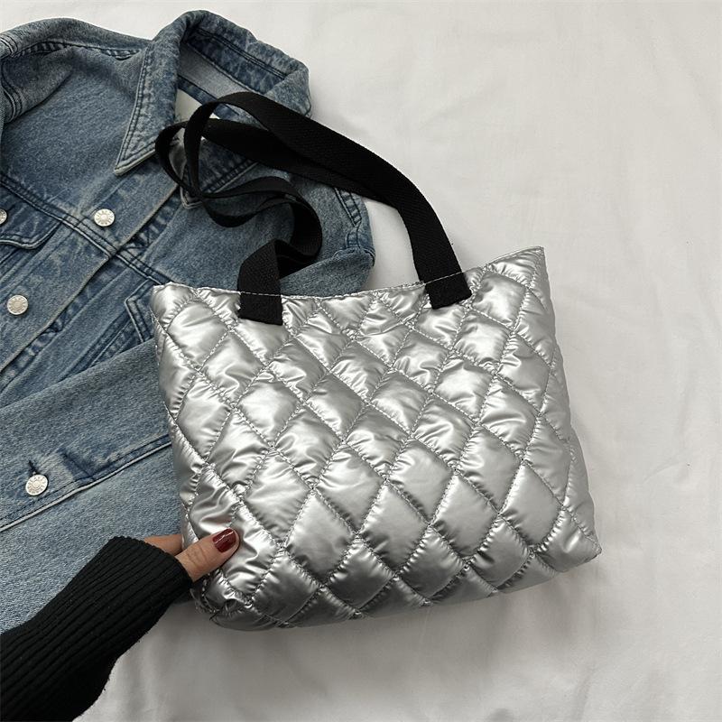 

Простая мода 2025 повседневная зимняя новая мода ретро сумка через плечо женская простая модная большая вместительная сумка-тоут серебряный