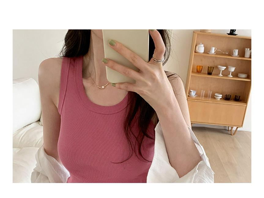 Women's Ribbed Sports Tank Top: Slim-Fit, Versatile, Anti-Exposure Sleeveless Inner Wear for Summer.