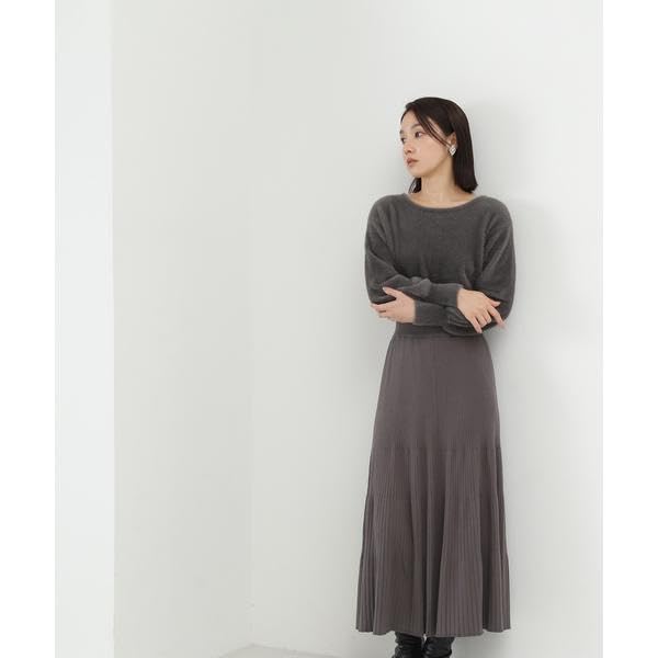 Fjäderdockningsstickad klänning