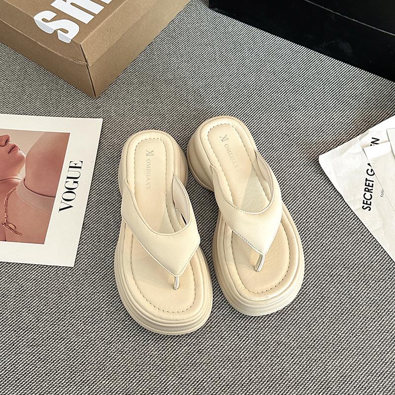 

Flip-flops women s summer 2025 new outer wear thick-soled fashion outdoor non-slip seaside beach sandals pinch slippers 40 бежевый
