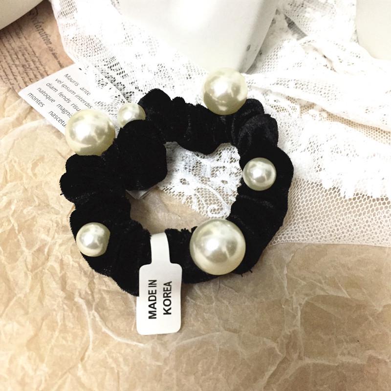 

Elegant Korean/Japanese Pearl Beaded Velvet Scrunchie Hair Tie