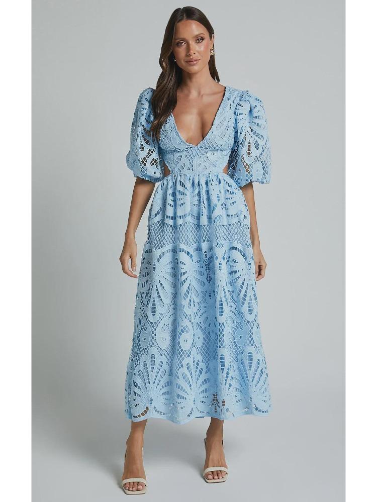 

2025 Летнее женское европейско-американское платье с V-образным вырезом, кружевной вышивкой и ажурным узором, длинное Small светло-синий