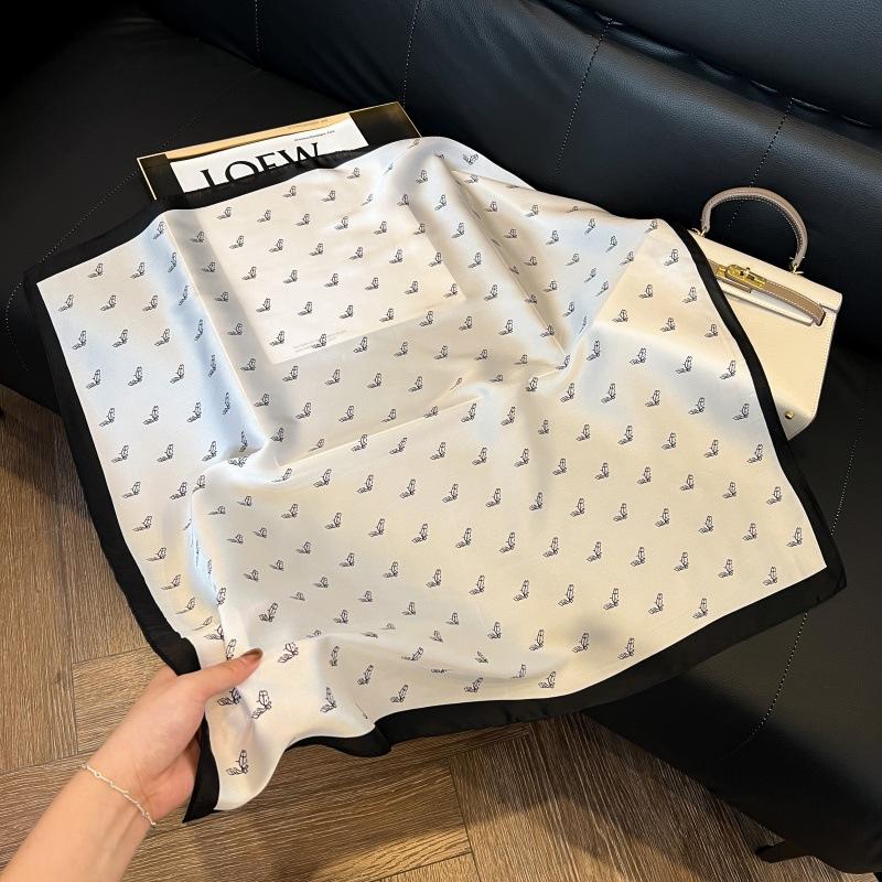 New silk scarf women's fashion versatile high-end small square scarf Korean version neck protection scarf spring and autumn retro scarf binding bag