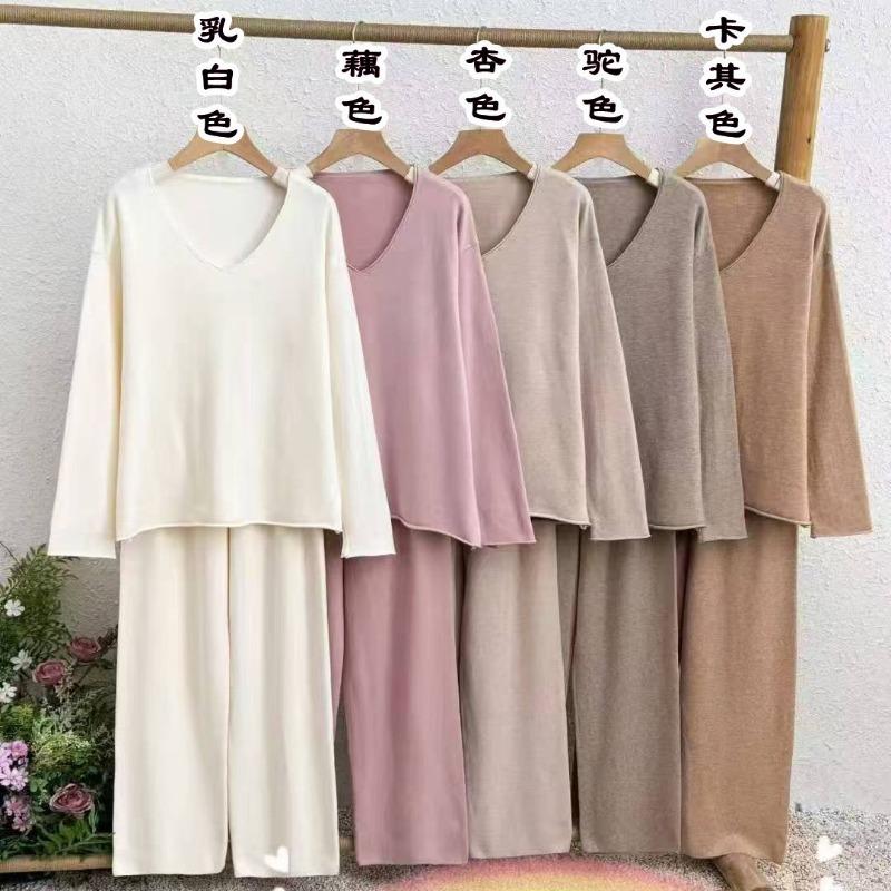 

Свободный повседневный вязаный костюм женский осень и зима новый свитер с V-образным вырезом и широкие брюки комплект из двух предметов One size слоновая кость