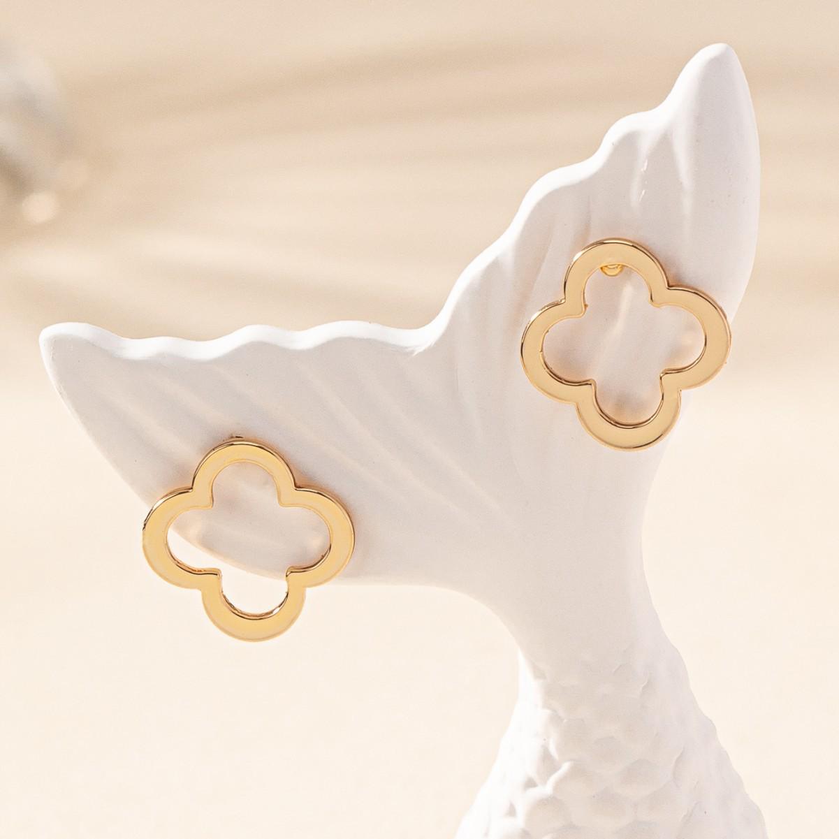 European & American Light Luxury Four-Leaf Clover Hollow Stud Earrings