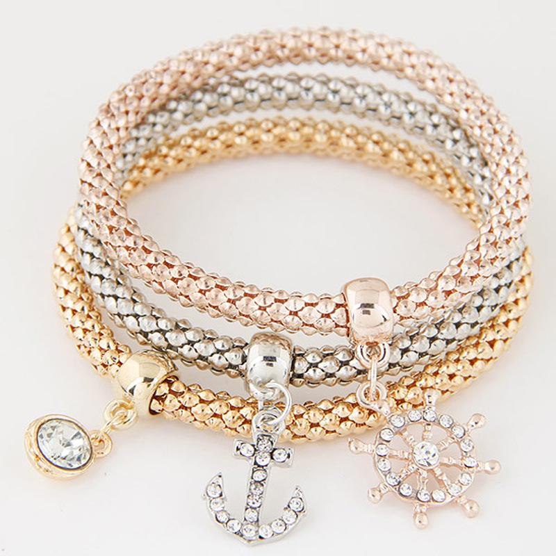 Platform Explosion, European and American Flash Diamond Big Peach Heart, a Variety of Three-color Corn Chain Bracelets, Three-piece Bracelets