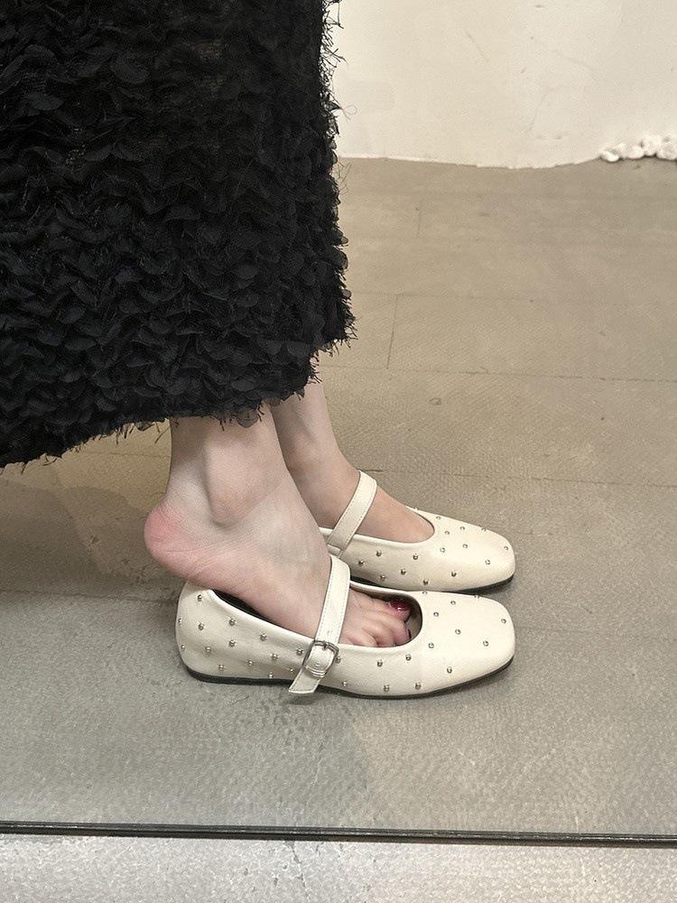Inner heightening single shoes women's soft soles are not tired of feet, one-word buckle with versatile square head rivets, flat Mary Jane shoes
