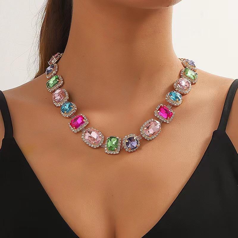 Exaggerated Colored Sugar Necklace for Women, Fashionable and Elegant, Simple Collarbone Chain, Beautiful Holiday Gift