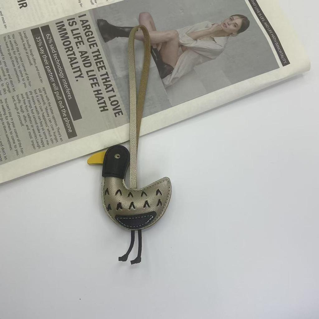 Creative Dazed Duck Bag Pendant Fashion Brand Design Cartoon Trendy Keychains Exquisite Versatile High-quality Suitcase Pendants