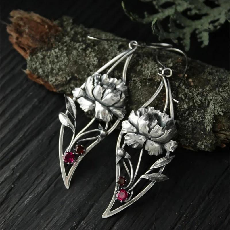 Vintage Metal Personality Design Plant Hand Carved Flower Earrings Inlaid Red Stone Ladies Dangle Leaf Jewelry Earring